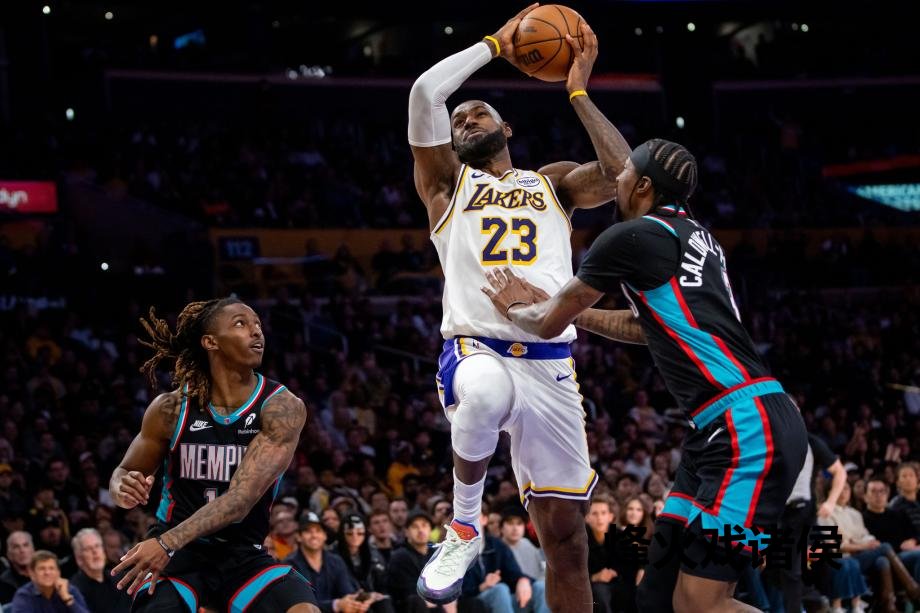 [图]詹姆斯26+10助攻里程碑东契奇36+9 湖东谈主逆转灰熊万博体育